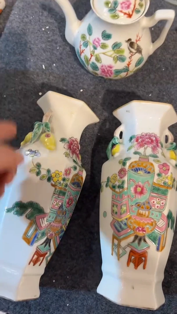 摆件瓷摆件瓷摆件瓜果耳六方瓶钟鼎瓶