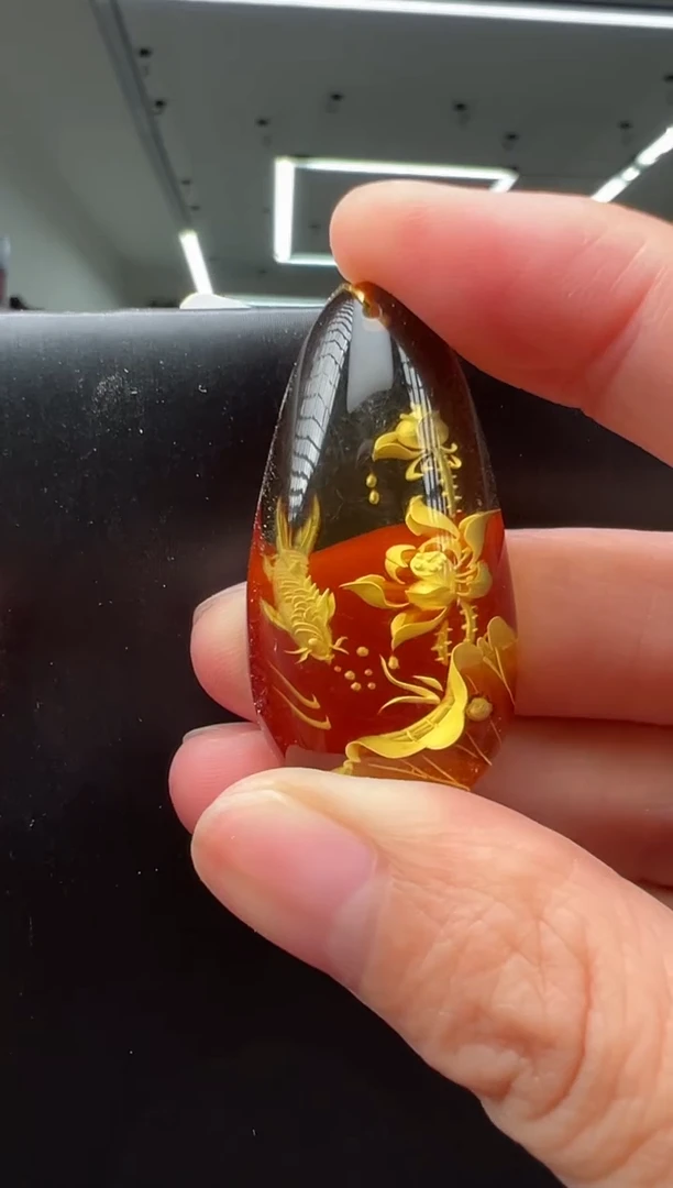 未镶嵌颈饰琥珀连年有余