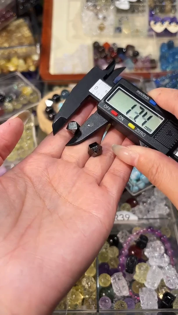 【闪购商品】水晶手串未镶嵌黑铁八角单个