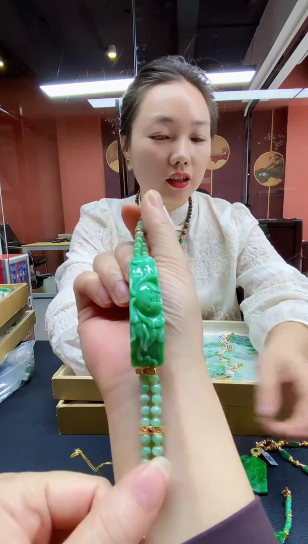 颈饰未镶嵌翡翠手牌