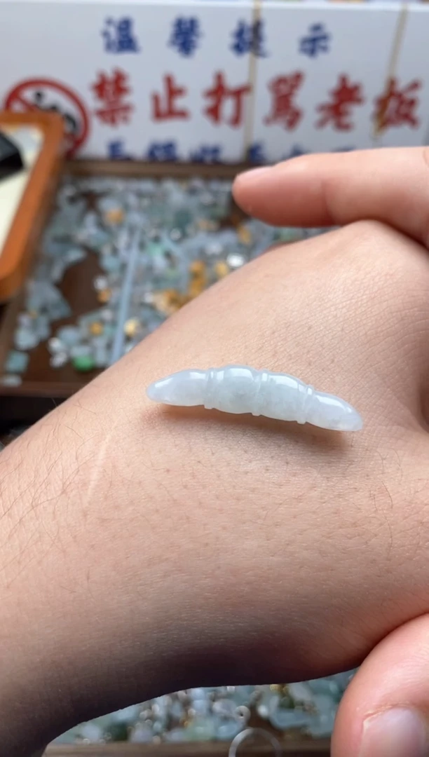 【闪购商品】翡翠颈饰未镶嵌哥哥