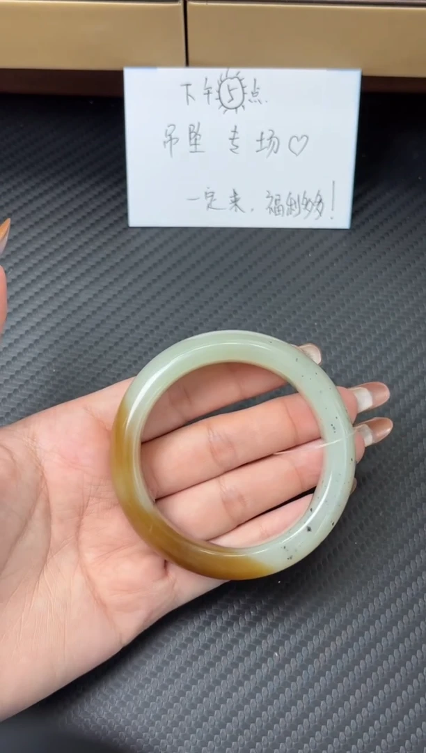 未镶嵌手镯和田玉且末微色差近2矿52L