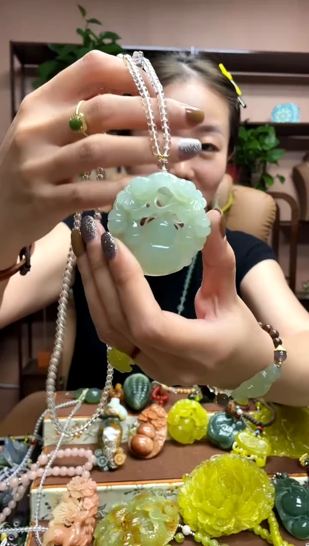 未镶嵌岫玉颈饰·