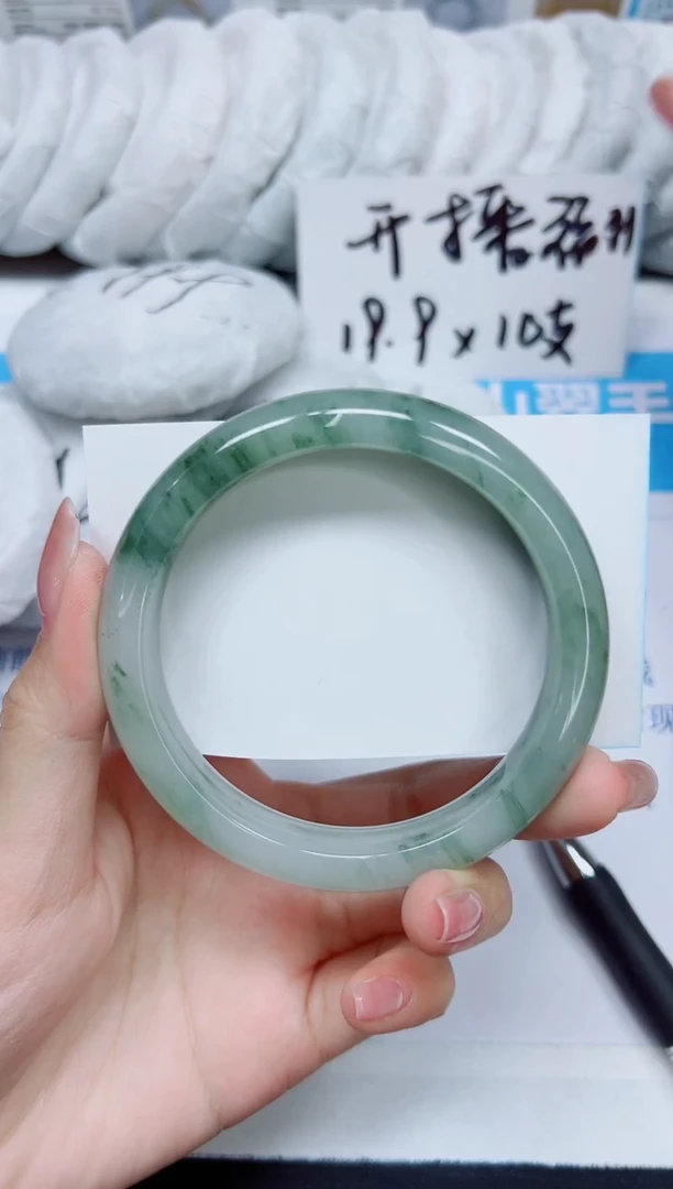 石英质玉手镯未镶嵌4/60.4