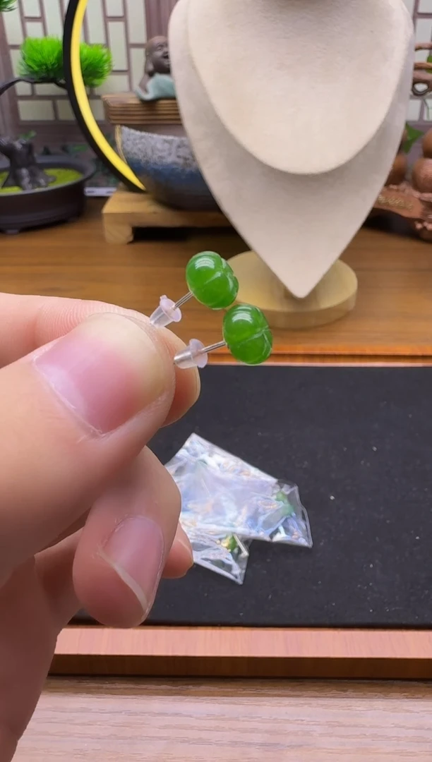 银S925镶嵌和田玉耳钉E182