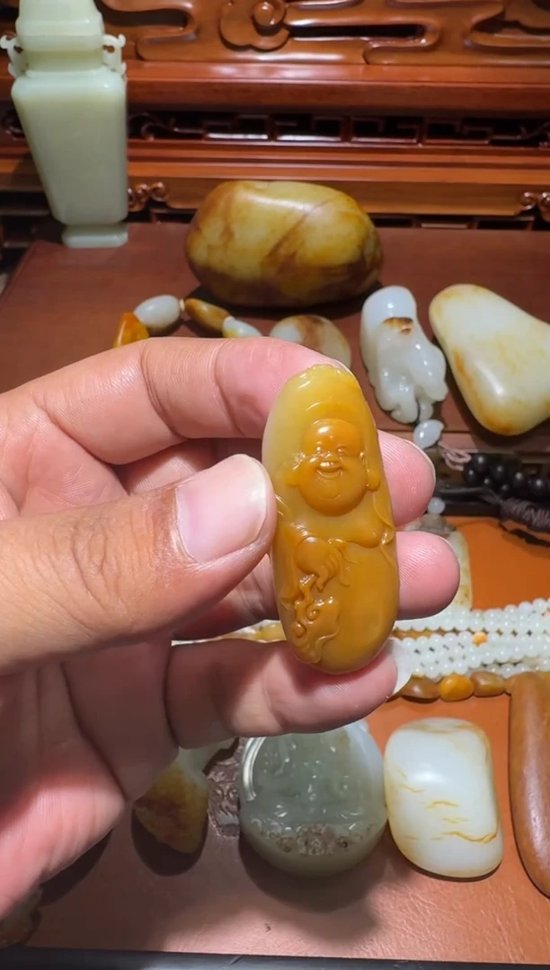 和田玉未镶嵌颈饰弥勒佛