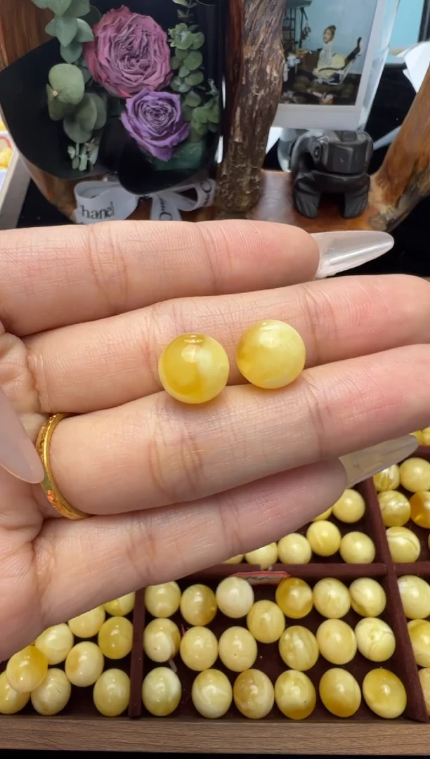 【闪购商品】蜜蜡裸石未镶嵌俄料微瑕10.5mm1.283克