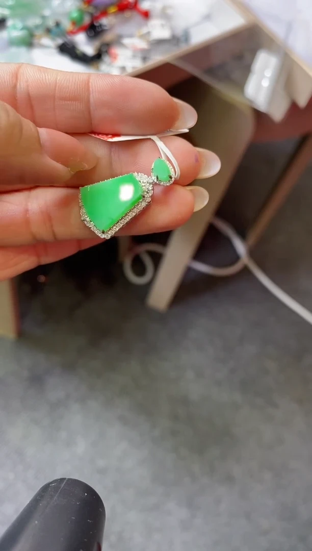 翡翠18K金镶嵌吊坠(不含链)无事牌