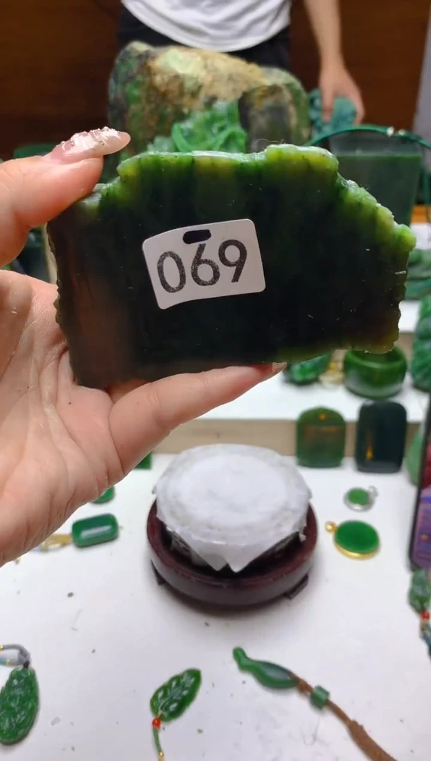 未镶嵌和田玉（碧玉）珠宝半成品1