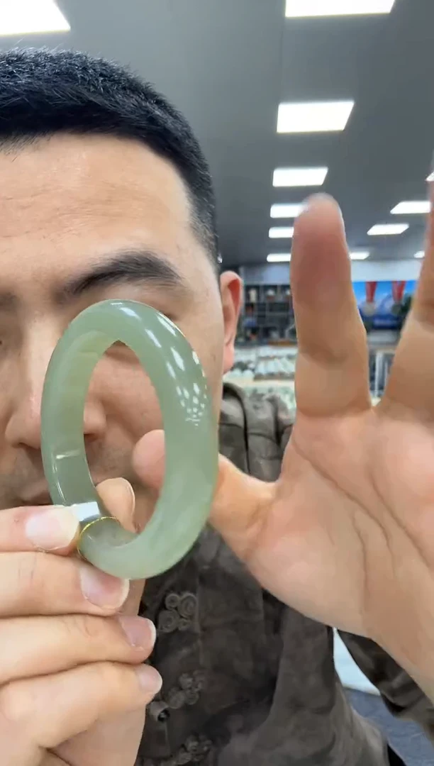 【闪购商品】和田玉手镯未镶嵌56  520