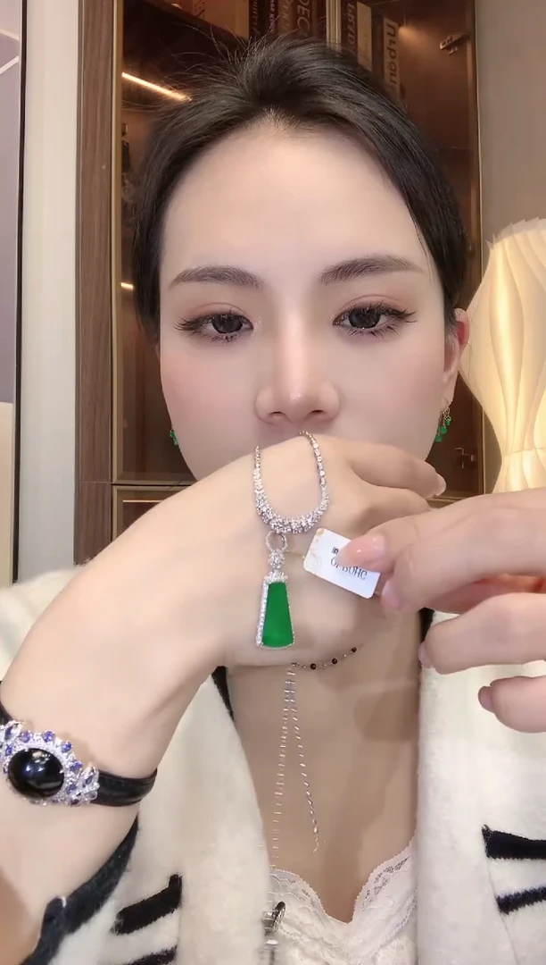 【闪购商品】翡翠吊坠(不含链)18K金镶嵌D6