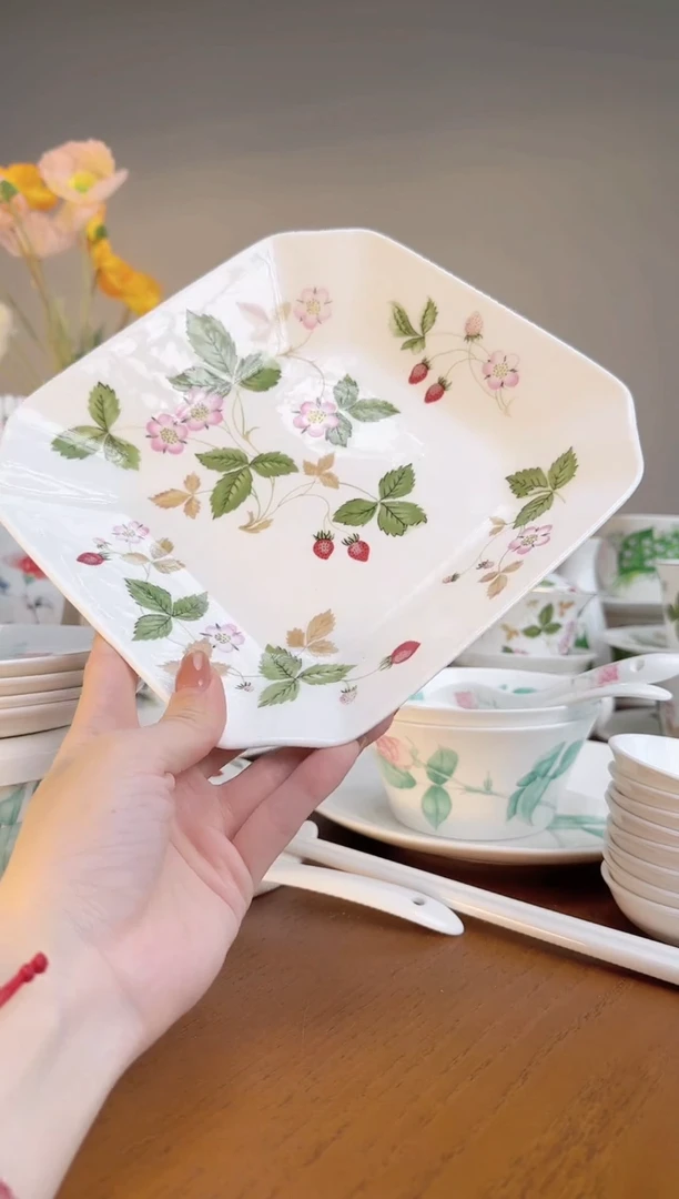 【闪购商品】莓高骨瓷八角方盘 莓高骨瓷八角方盘