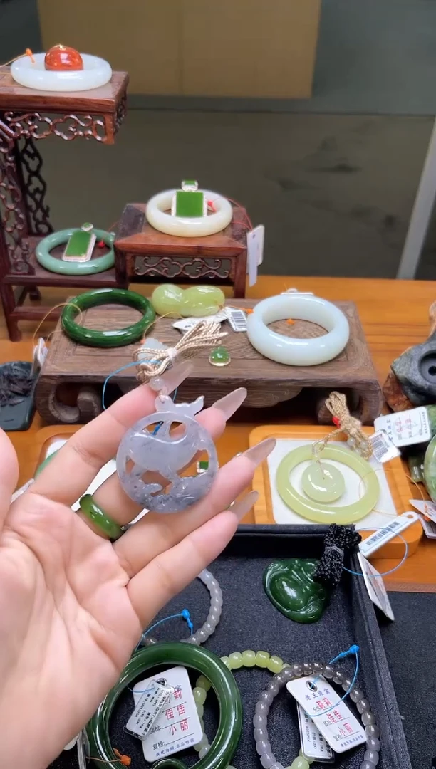 吊坠(不含链)未镶嵌和田玉新疆黑山 鲸鱼