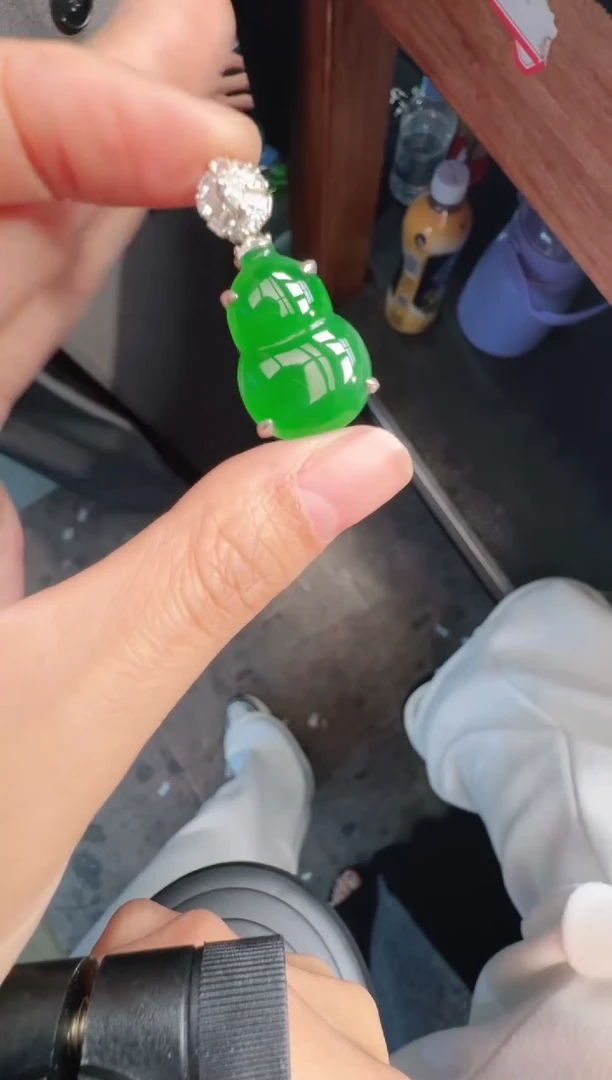 未镶嵌定制翡翠A货有轻微色差属于正常现象，葫芦1