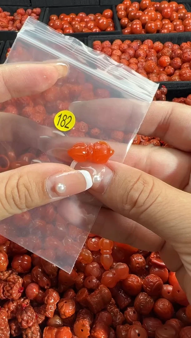颈饰未镶嵌南红玛瑙1