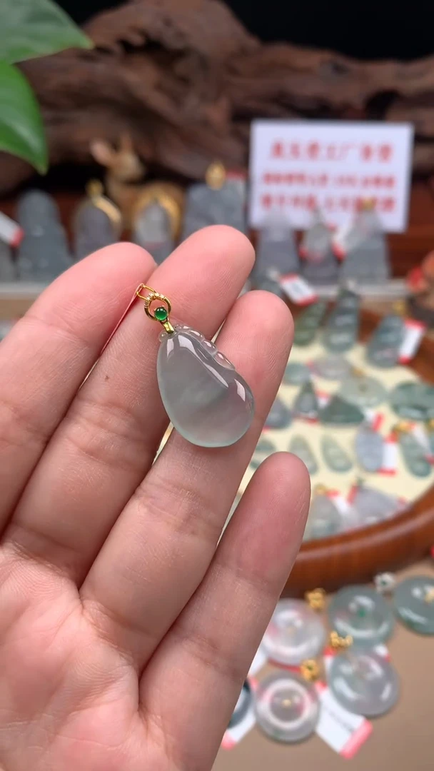 【闪购商品】翡翠吊坠(不含链)18K金镶嵌福瓜