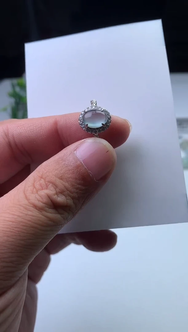 颈饰未镶嵌翡翠珠子