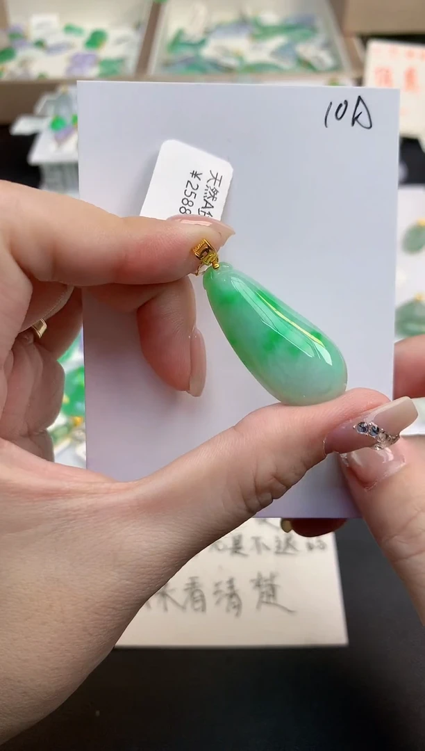 颈饰18K金镶嵌翡翠天然缅甸a货翡翠