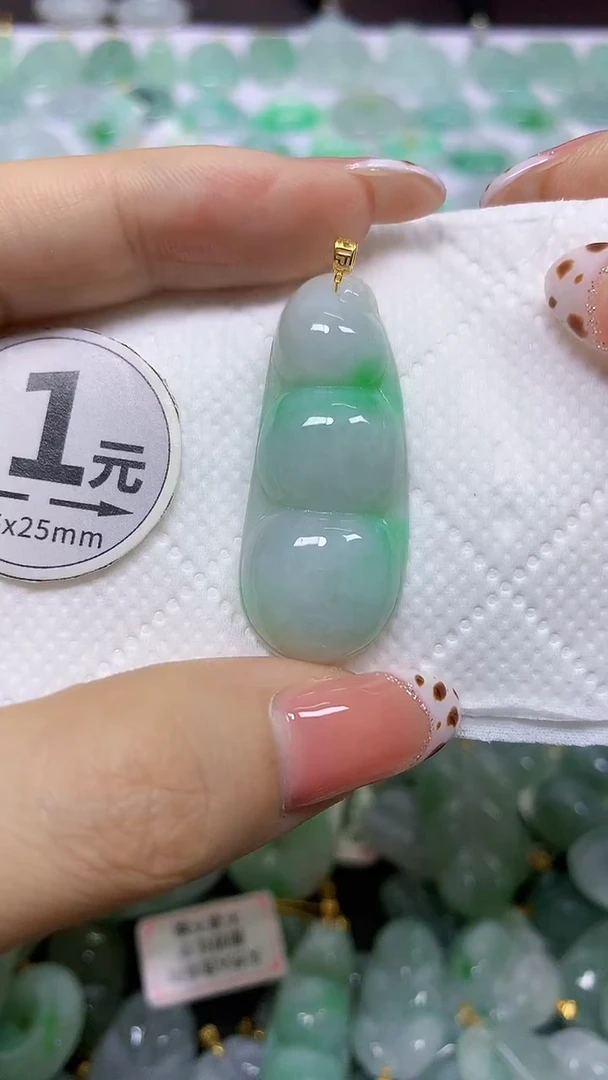 颈饰18K金镶嵌翡翠 天然翡翠A货