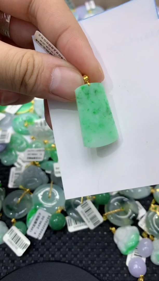 颈饰18K金镶嵌翡翠天然缅甸翡翠A货
