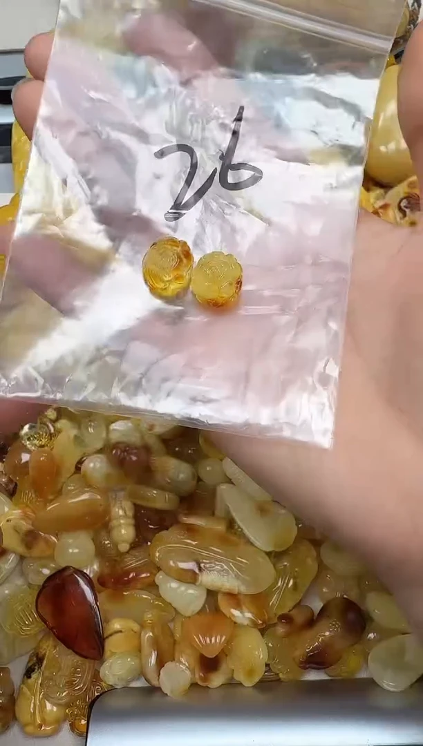 裸石琥珀未镶嵌如图