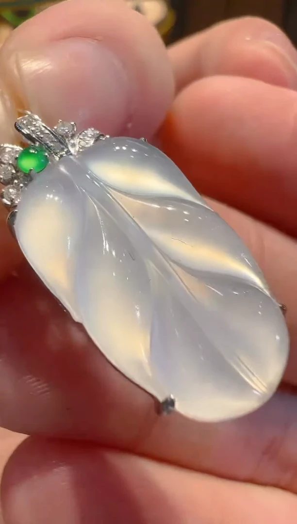 【闪购商品】翡翠吊坠(不含链)18K金镶嵌