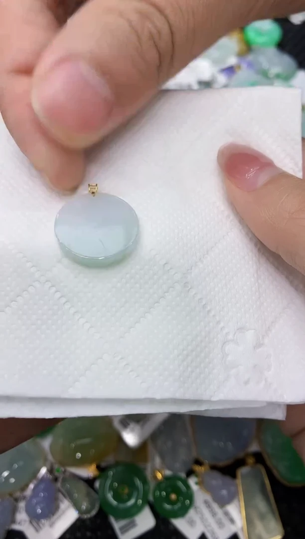 翡翠18K金镶嵌颈饰111111111111