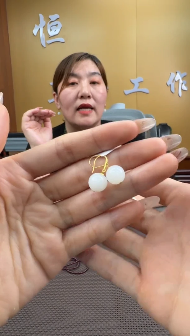 【闪购商品】和田玉耳饰18K金镶嵌一对