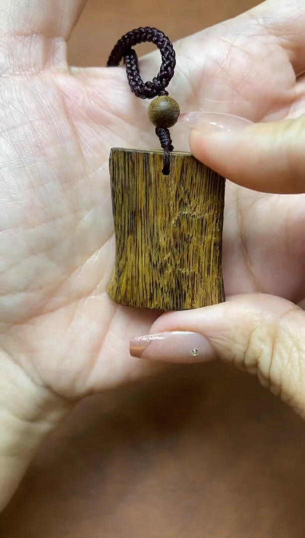 沉香吊坠红金猊吊坠随型多样性发其一