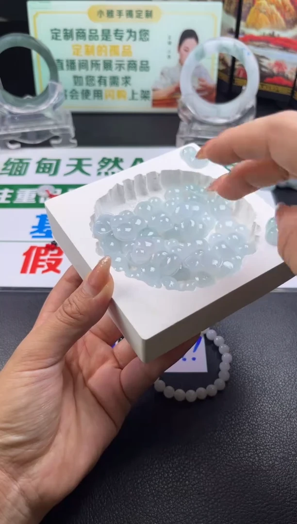 翡翠未镶嵌颈饰葫芦挂件