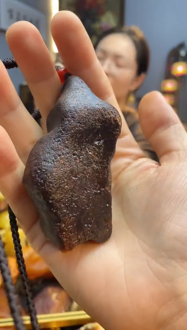 未镶嵌颈饰琥珀吊坠