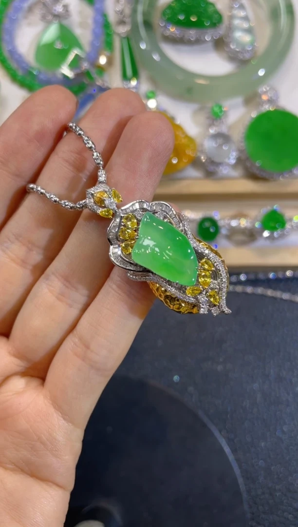 吊坠(不含链)18K金镶嵌翡翠团购12