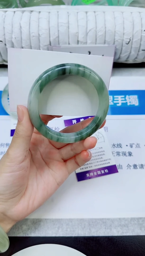 未镶嵌手镯石英质玉239/55.7