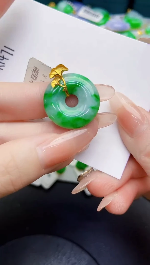 颈饰18K金镶嵌翡翠缅甸天然翡翠A货