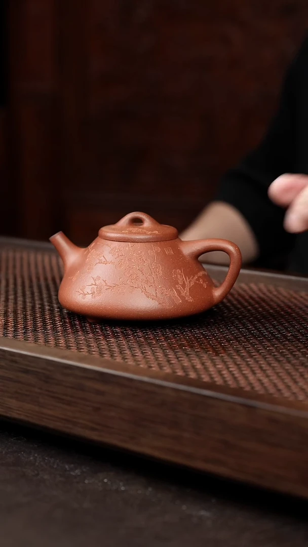 茶壶紫砂红降坡刻梅花子冶