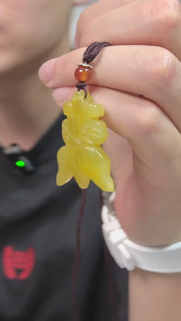 岫玉未镶嵌颈饰金鱼