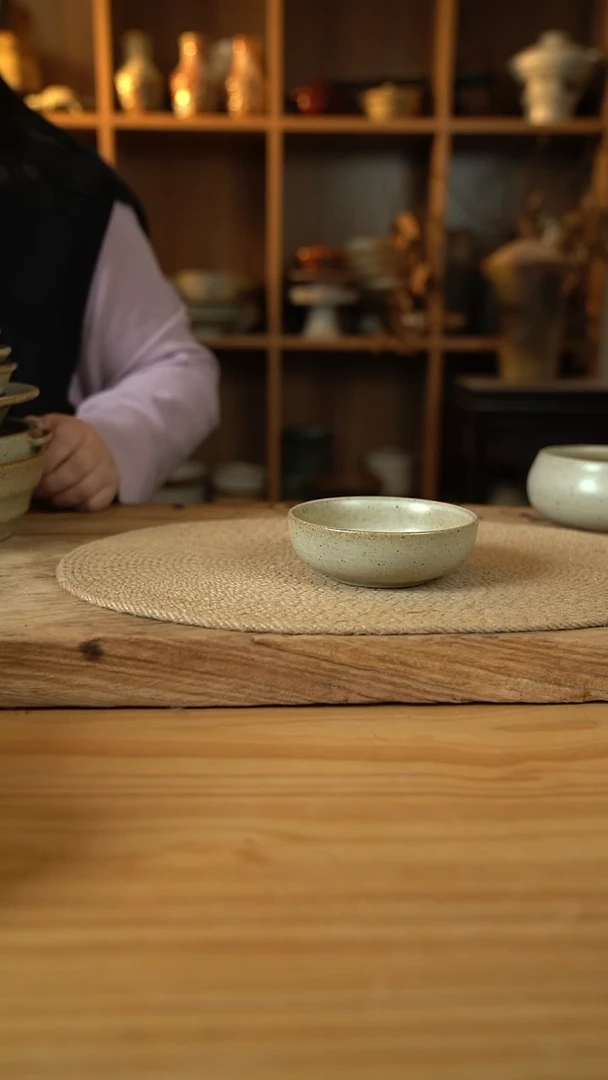 奶奶系列的大号蘸料碟1个