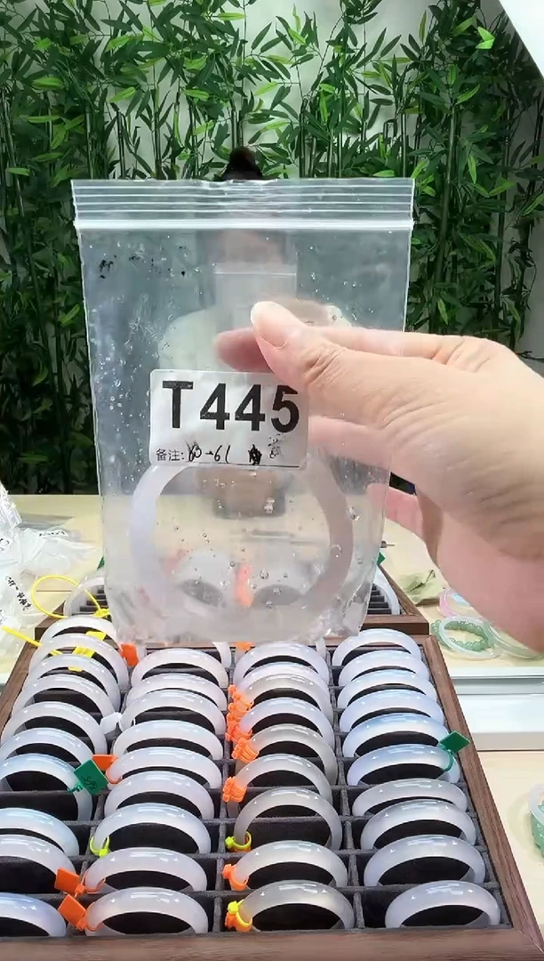 玛瑙/玉髓手镯未镶嵌t445