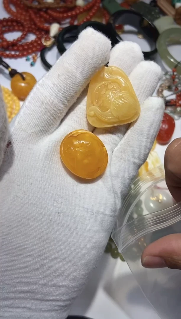 【闪购商品】蜜蜡吊坠(赠链)未镶嵌吊坠