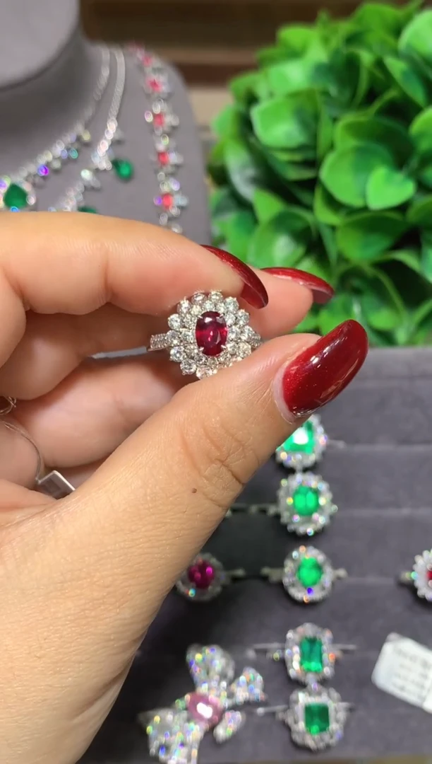 18K金镶嵌戒指红宝石1.04ct