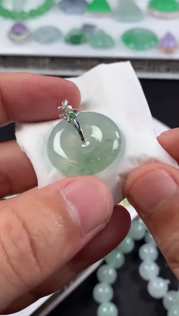 颈饰18K金镶嵌翡翠吃***皮翡翠