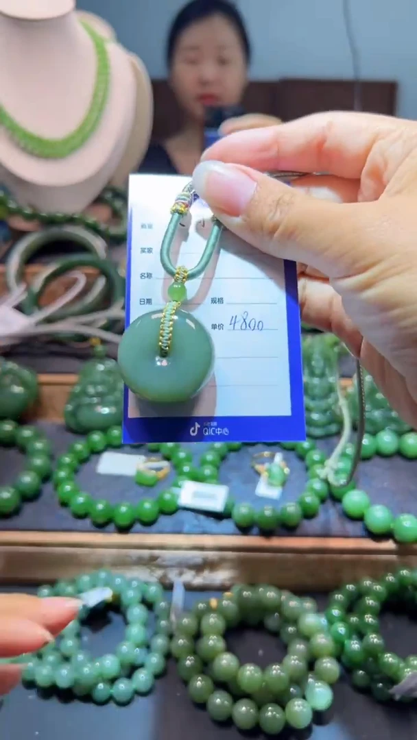 和田玉（碧玉）未镶嵌颈饰1