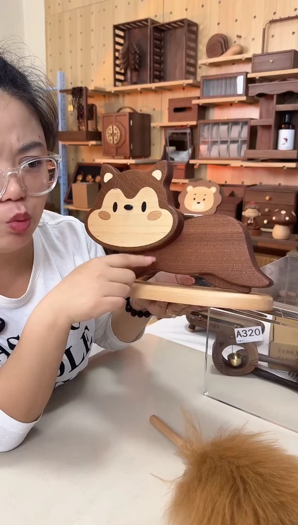 木乌檀木实木奔跑松鼠摆件