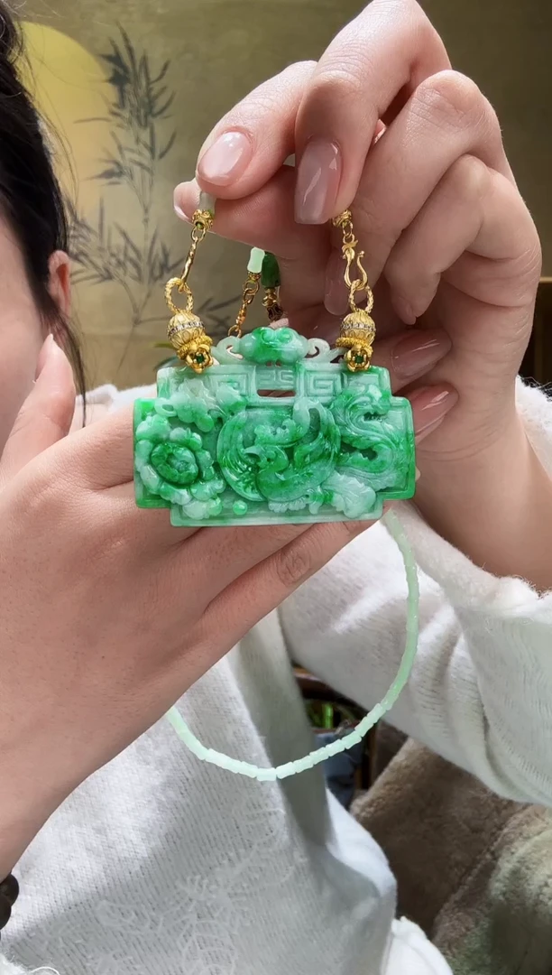 颈饰未镶嵌翡翠吊坠