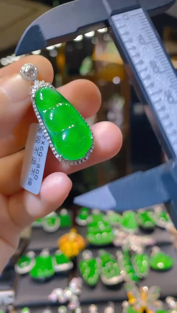 【闪购商品】翡翠吊坠(赠链)18K金镶嵌099