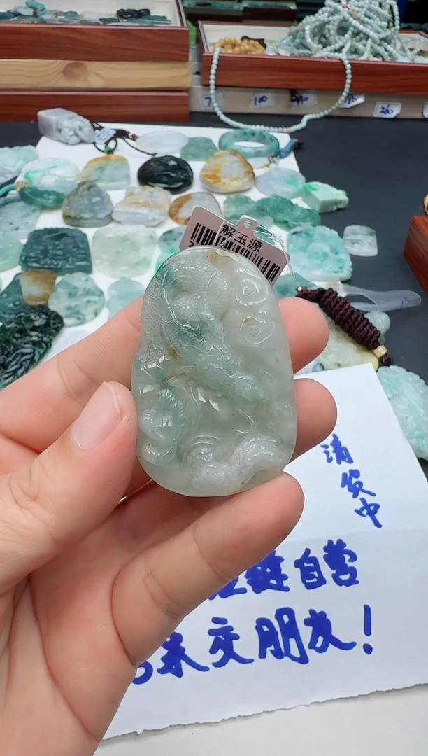 翡翠未镶嵌颈饰1