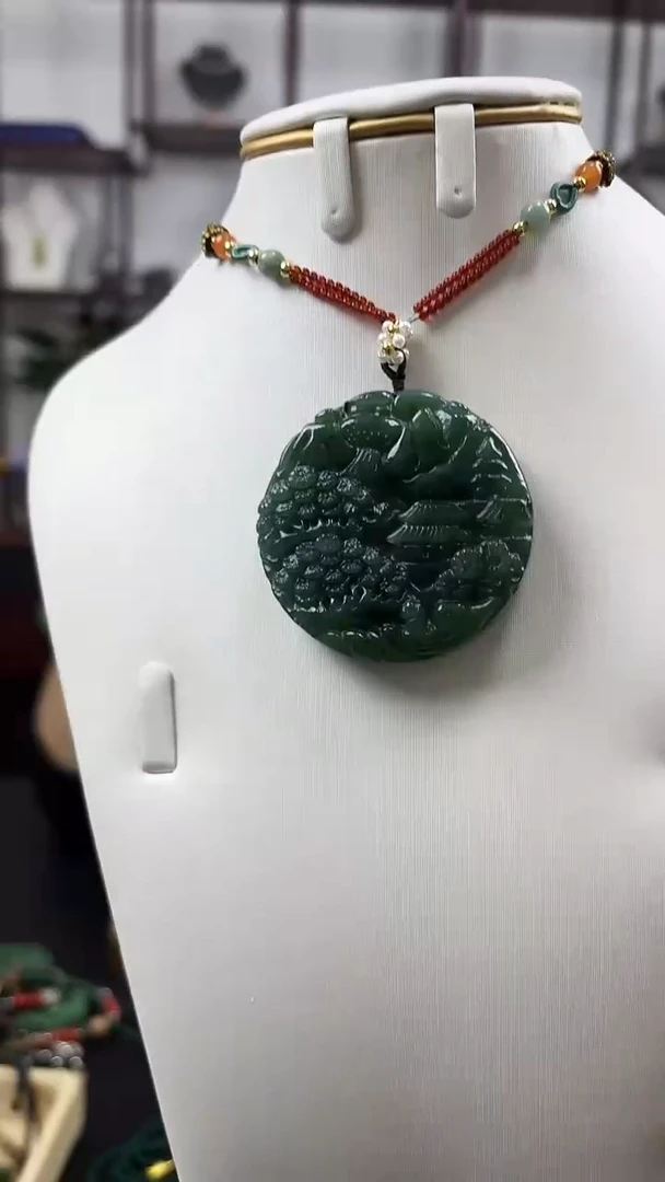 颈饰未镶嵌和田玉山水