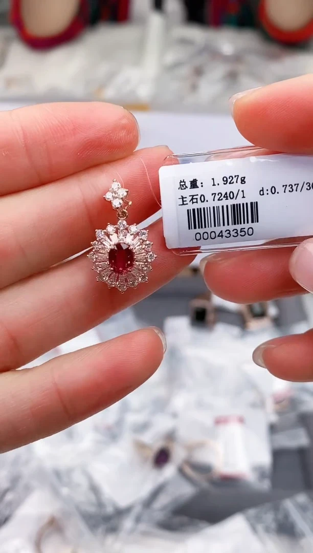 18K金镶嵌颈饰红宝石高货