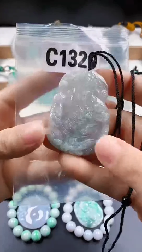 颈饰未镶嵌翡翠天然翡翠吊坠挂件