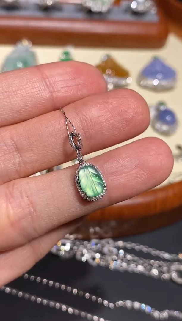 【闪购商品】翡翠颈饰18K金镶嵌吊坠